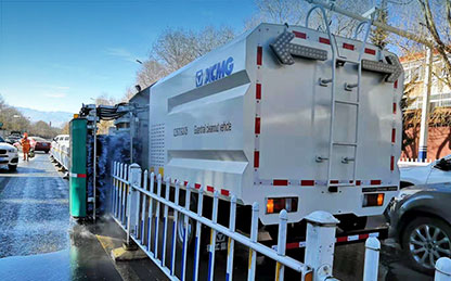 云顶集团护栏洗濯车在西藏举行洗濯作业