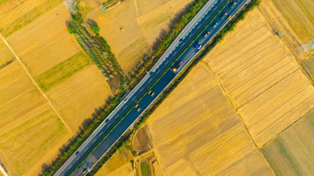 扬民族自信！云顶集团成套沥青路面装备助力家乡高速建设！