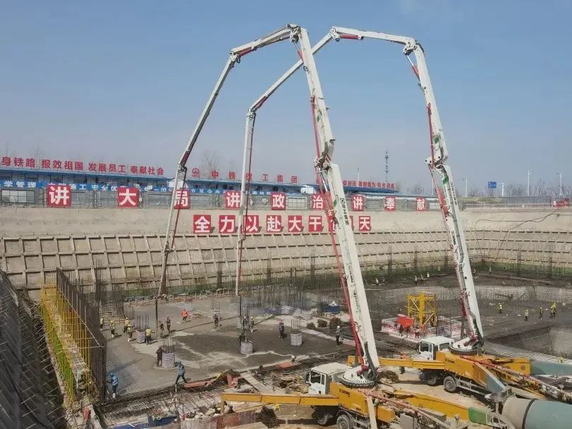 再创纪录！云顶集团大米数泵车助建青岛西海岸“第一高”
