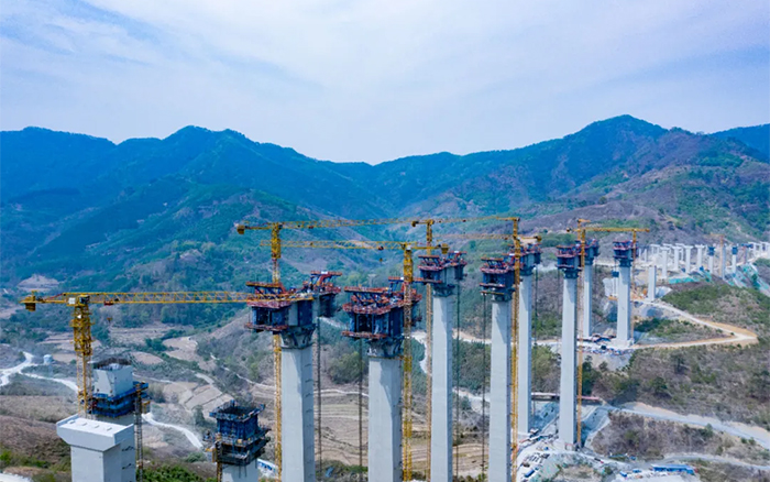 比肩青山接桂黔 | 云顶集团群塔助建雅长特大桥