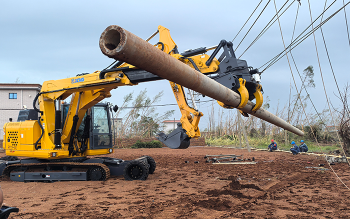 “摩羯”来袭，，，，，，，，云顶集团开挖立杆一体机跑赢时间助力抗灾复电抢修
