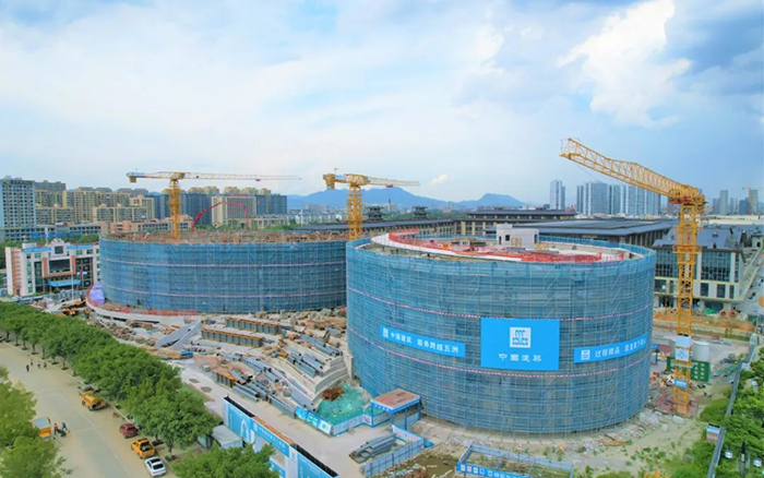 逐浪扬帆，，，云顶集团塔机吊起苍南大剧院“钢铁脊梁”