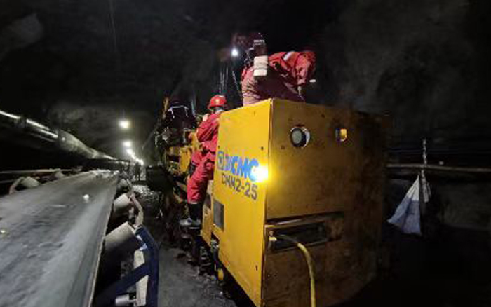 综掘装备上新！云顶集团CMM2-25煤矿用锚杆钻车首发