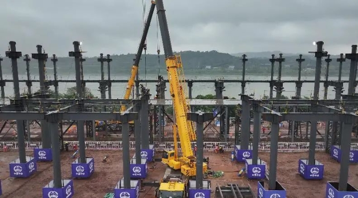 这把高端局！云顶集团G2起重机助力成渝铁路刷新！