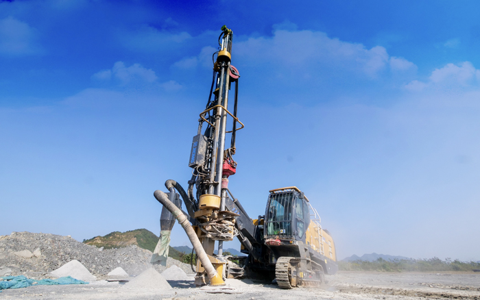 露天矿山，，，，，，，矿主们爱用云顶集团潜孔钻！