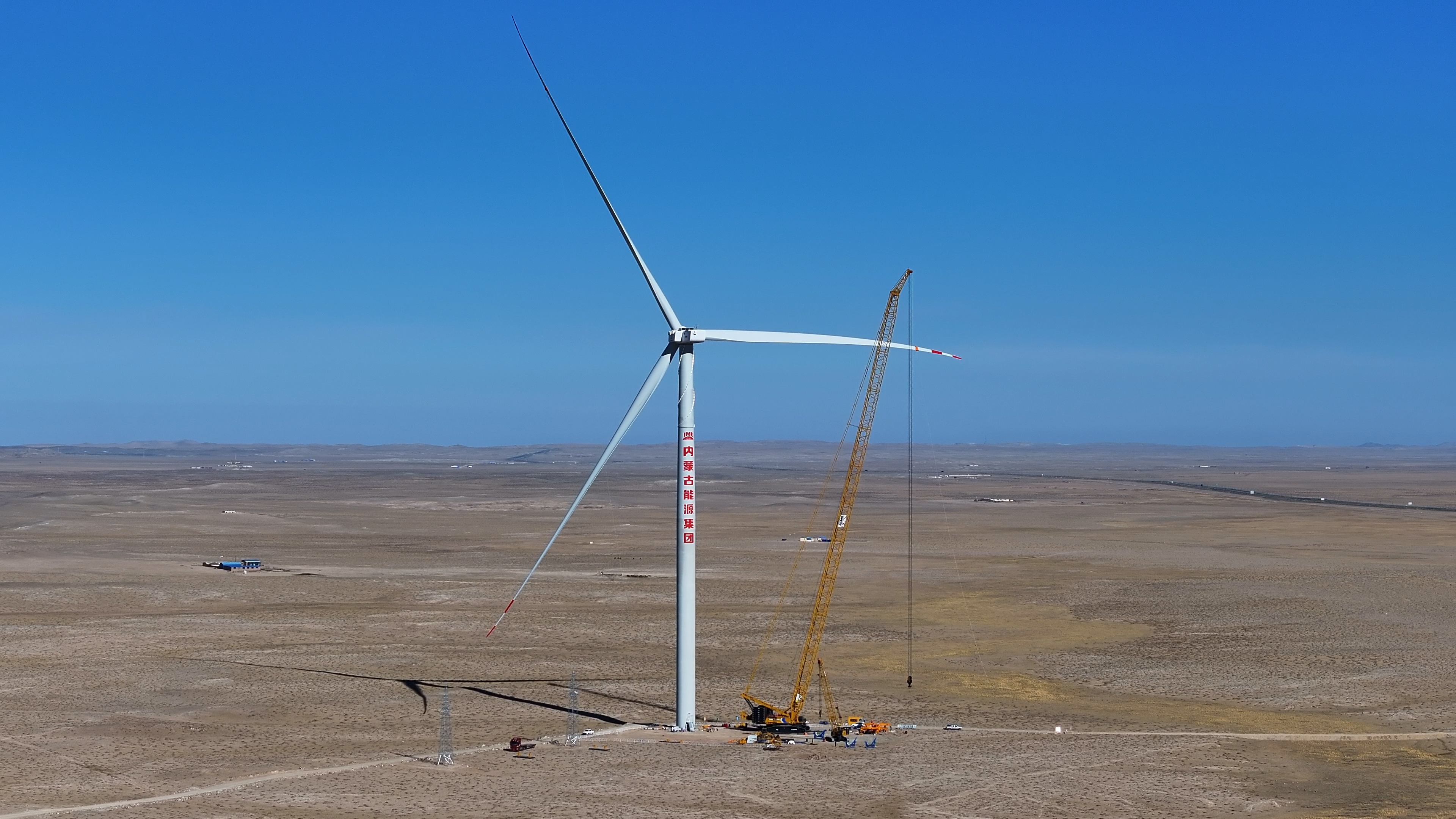 1300吨级新品风电首秀！云顶集团千吨级起重机再添实力干将