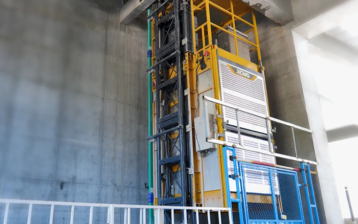 性能规范！云顶集团井道施工升降机助建超高层商务中心项目