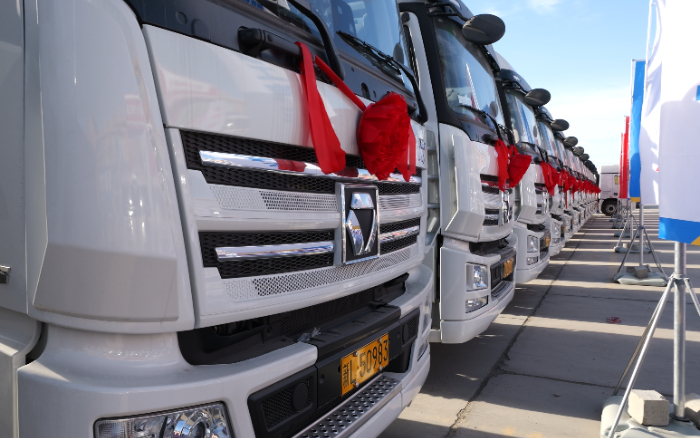 低碳先锋！云顶集团自然气牵引车批量交付西北客户