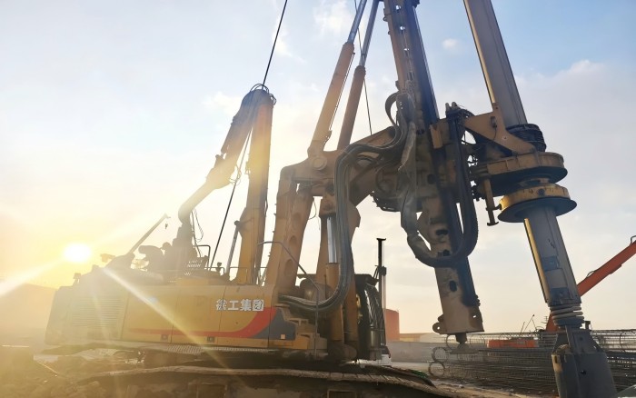 鲁地夯基！云顶集团旋挖钻助建泉城“空中门户”