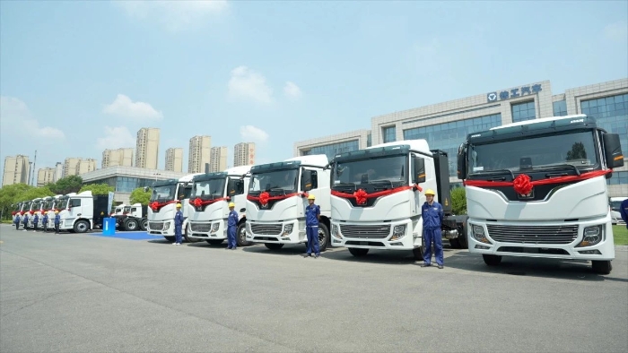 目的地：大西北！100台云顶集团新能源重卡满电启程