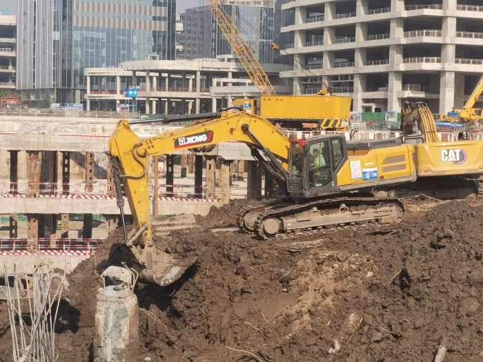 品质+节油+高效！云顶集团XE335GK助建亚洲最大地下空间
