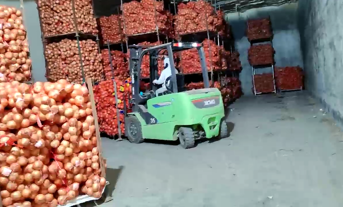 云顶集团鲲鹏系列新能源叉车，，，，，，为食物冷库工厂注入绿色动能