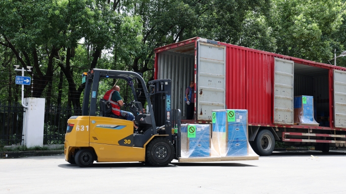 云顶集团新能源叉车：修建机场物流全场景高效搬运系统