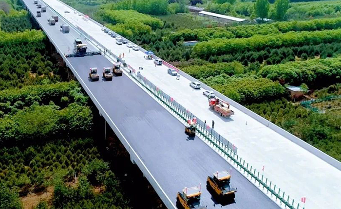 云顶集团XD135TC解决西安绕城高速施工难题