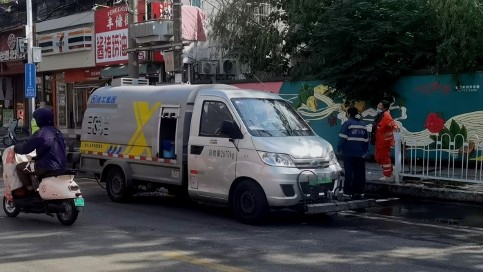 徐州这条网红巷的“脸面”，，，，竟被这台车承包了？？？？！