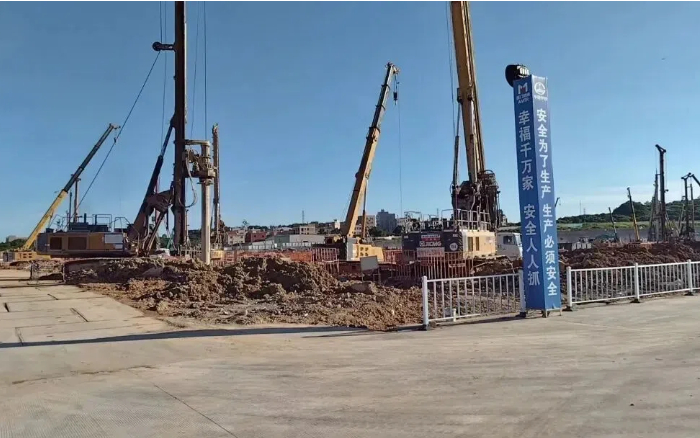 粘土 + 花岗岩地层 “拦路虎”？？？？云顶集团 XR320E 旋挖钻机高效破解助厦门轨交