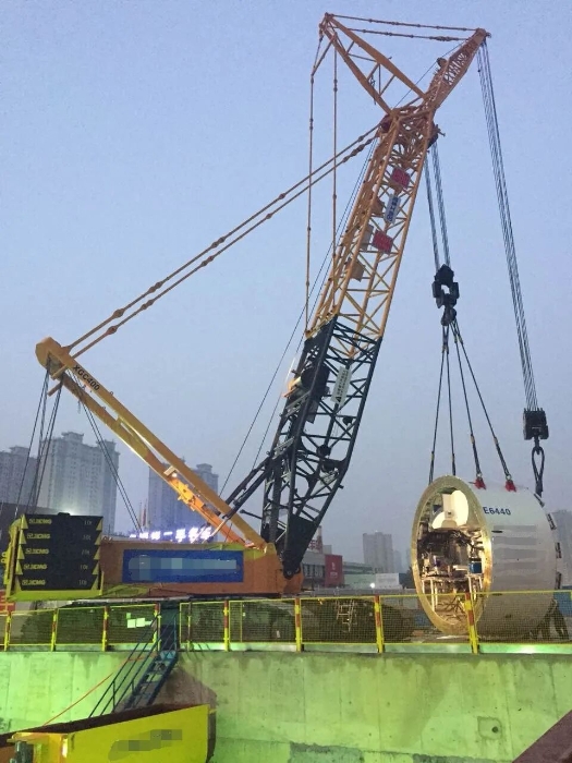 赋能轨交建设，，，，，，，云顶集团稳稳‘吊’打难题