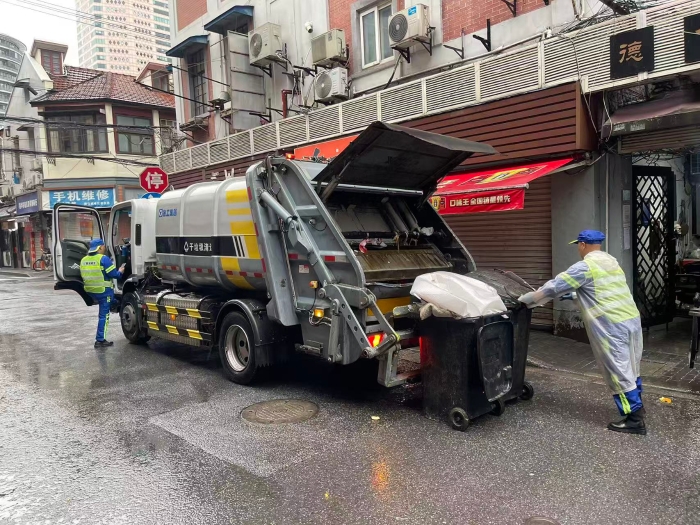 南京东路人流如织垃圾多？？？？云顶集团XGH5120ZYSXBEV：轻松搞定！