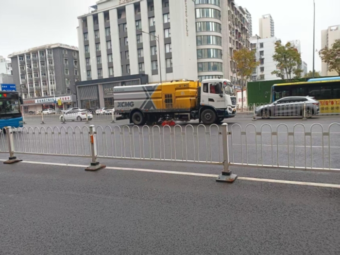 六年品质见证硬核实力，，，，云顶集团18吨洗扫车获外地客户点赞！