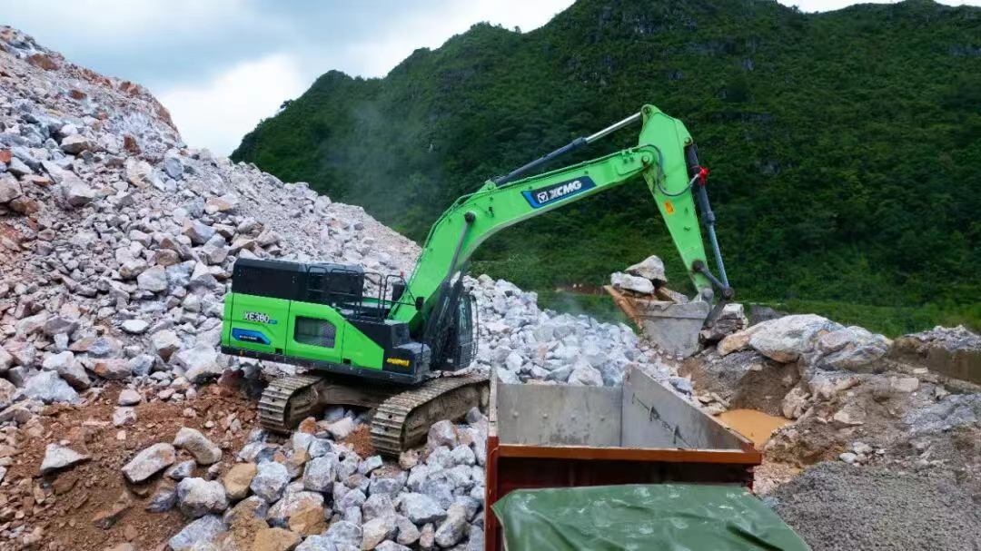 广西“石料大户”亲测：云顶集团XE380EV电挖，，，，年省六七成！