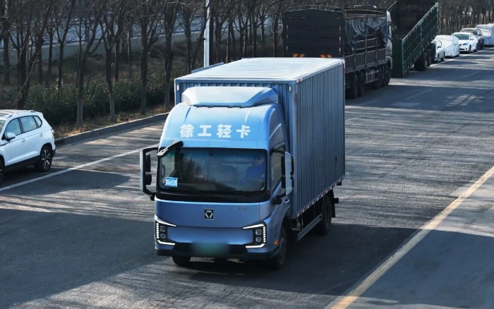 不但大货厢，，，，，，云顶集团汉界轻卡凭诸多优势感动客户