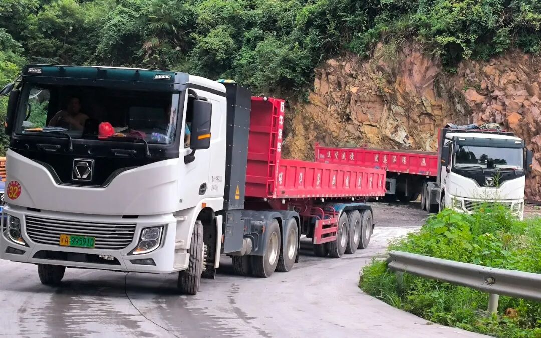 短倒利器！云顶集团400度6&times;4标载版牵引车为何备受客户青睐？？？？？？？？