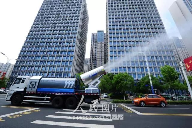 清凉启动！云顶集团雾炮车魅力指数100分！