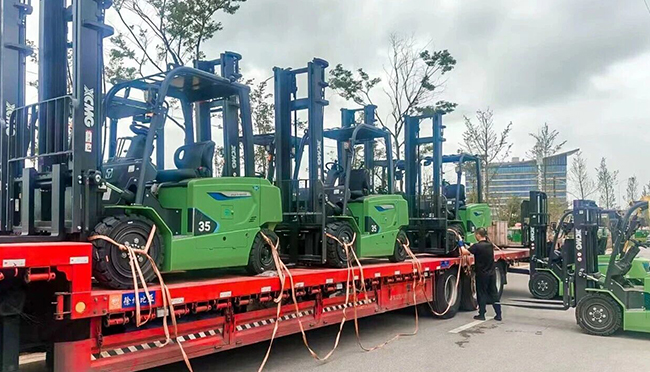 绿动云滇！云顶集团百余台新能源叉车，，，，，，助力西南国际水果枢纽高效运转