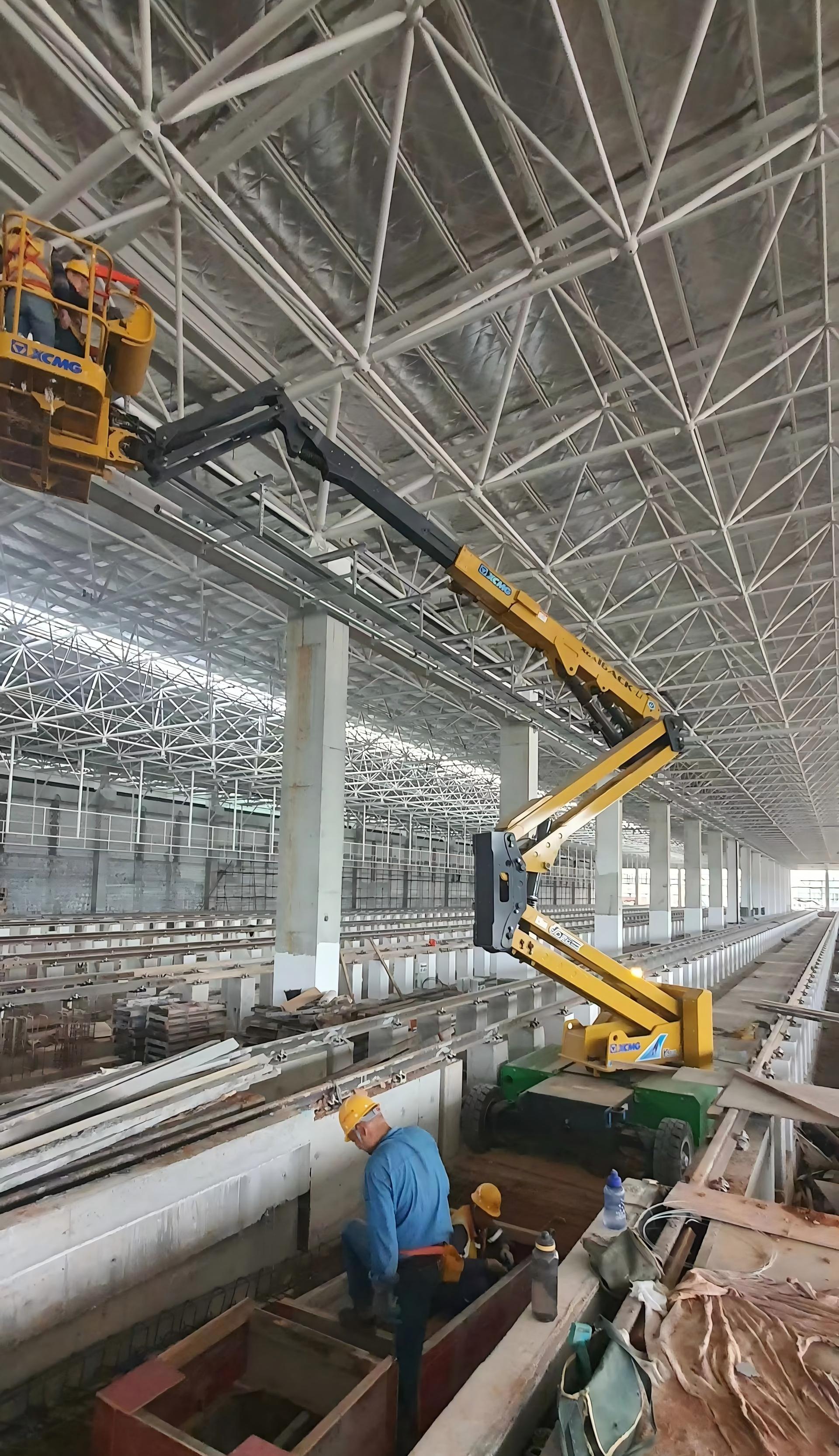 地铁关闭施工，，，，，，为什么选这款纯电曲臂高空车？？？？