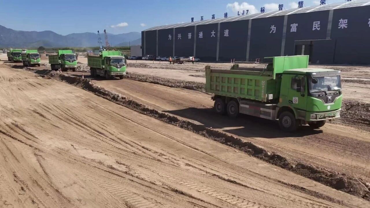 200台云顶集团纯电动自卸车助力山西首个特许谋划高速公路建设